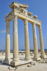 Fototapeta na wymiar Turchia, antiche rovine di Side, costa di Antalya