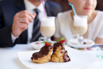 cake with strawberries
