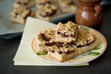 Biscuits stuffed with plums