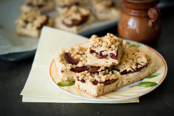 Biscuits stuffed with plums