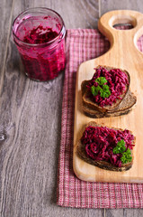 Sandwich with beet