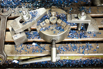Three-jaw chuck positioning workpieces