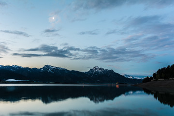Morgendämmerung am Forggensee im Ostallgäu