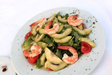Shrimp salad with vegetables