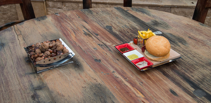 soslu hamburger ve &ccedil;erezler