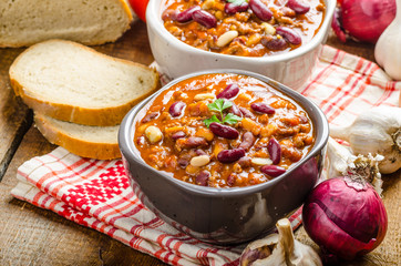 Homemade chilli con carne, bio bread