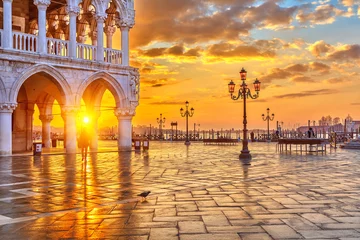 Fototapeten Sonnenaufgang in Venedig © sborisov