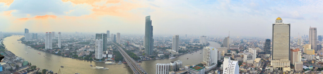 Fototapeta na wymiar Bangkok Skyline with the Chao Phraya river
