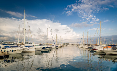 Obraz na płótnie Canvas Yacht marina San-Antonio