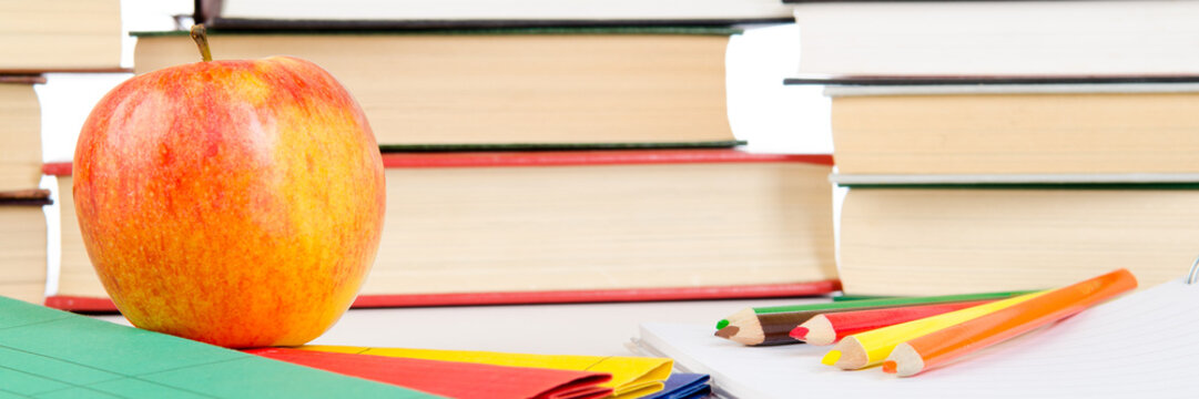 schulb&uuml;cher und stifte als banner
