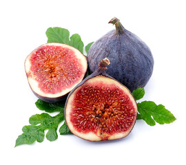 Ripe figs with leaves