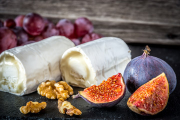 Goat cheese, figs, walnuts, blue raisins on black cliff