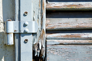grey window  viladosia palaces     wood venetian blind in the