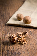 Obraz premium Walnuts with cotton cloth