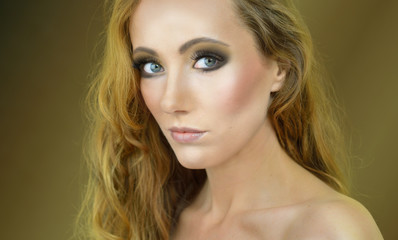 Fototapeta premium Gold eye makeup