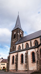 Fototapeta na wymiar Kirche in Altenkessel