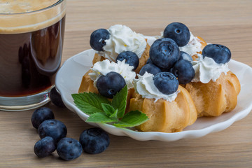 Profiterole with blueberry