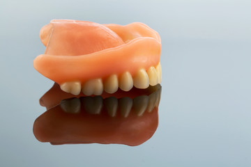 Gebiss mit Spiegelung