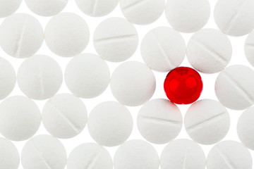 Tabletten in Weiß und Rot