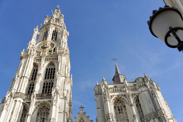 Fototapeta na wymiar Türme der Liebfrauenkathedrale Antwerpen