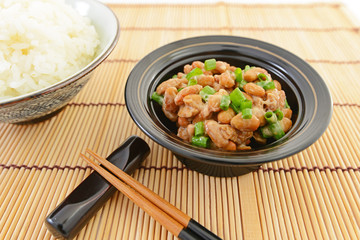 美味しそうなご飯と納豆