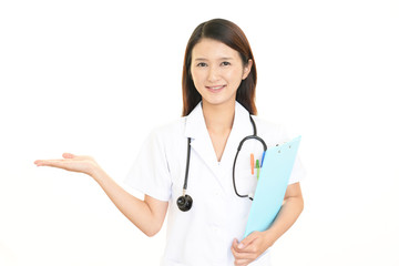 笑顔の女医