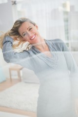 Naklejka premium Portrait of happy casual woman with blonde hair