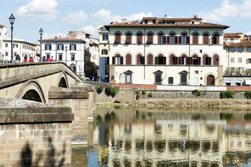 Fototapeta premium Houses and river Arno Florence