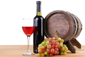 Obraz premium Wine in goblet and in bottle, grapes and barrel