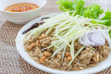 crispy catfish salad with green mango and vegetable