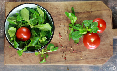 Feldsalat mit Tomaten