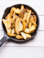Fried potato wedges 