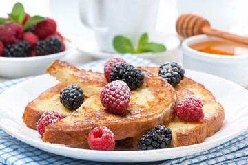 French toast with berries and powdered sugar