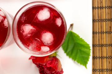 Rose and hibiscus iced tea © Enlightened Media