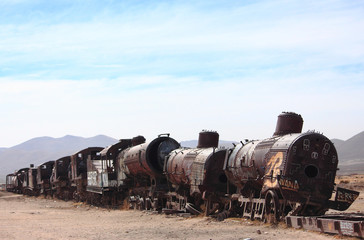 Fototapeta na wymiar the old train at the train cemetary near Uyuni
