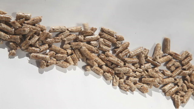 granul&eacute;s bois pour chauffage fond blanc kazy