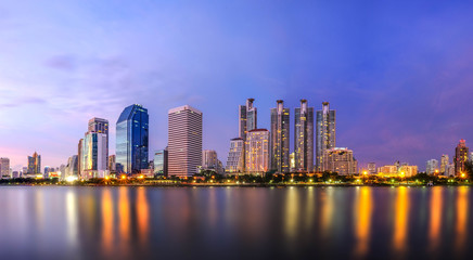 Fototapeta na wymiar bangkok twilight cityscape