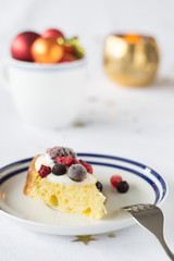 Pandoro with mascarpone cream and berries