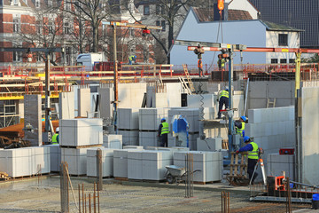 Maurer auf Baustelle