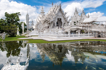Obraz premium Magnificently grand white temple Rong Khun temple, Chiang Rai