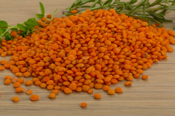 Raw red lentils