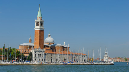 Fototapeta na wymiar Basilique et le Campaline San Giorgio Maggiore de Venise