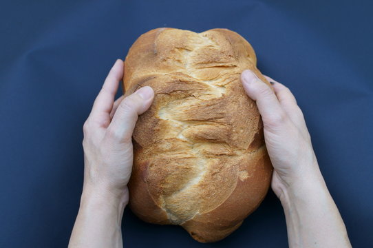 Mani di una panettiera