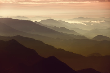 Obraz premium A view of a morning sunrise over Kathmandu, Nepal.