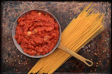 Bolognese sauce for spaghetti and other pasta - 71945478