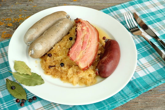 Schlachtplatte mit Leberwurst und Blutwurst