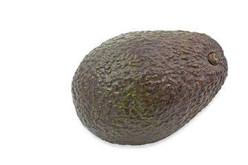 Eine reife Avocado auf weißem Hintergrund