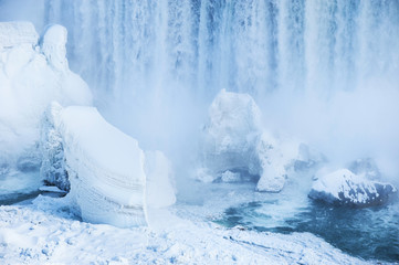Obraz na płótnie Canvas Niagara Falls in 2014 harsh winter