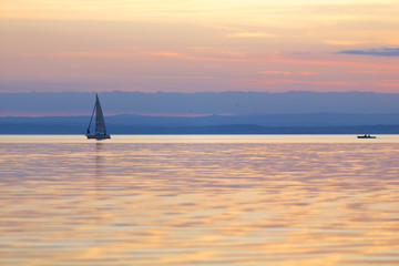 Fototapeta na wymiar boats on a calm lake