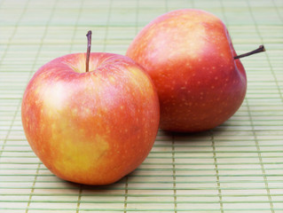 Zwei Äpfel